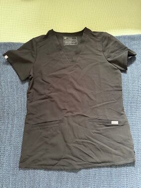 Figs Women’s Black 3-Pocket Scrub Top